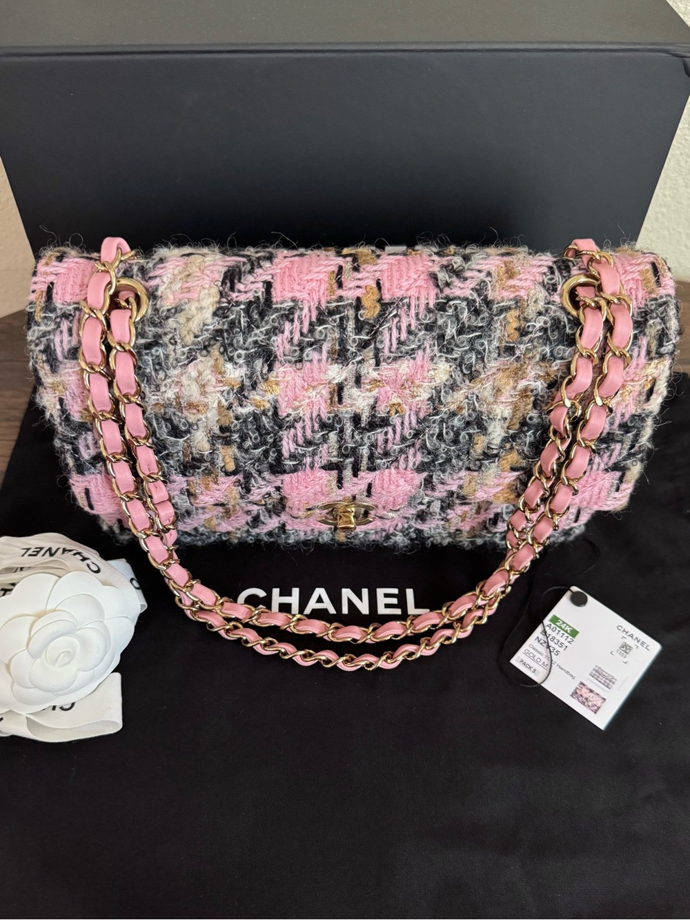NEW CHANEL 2024 Houndstooth Tweed Medium Flap Bag - Picture 2 of 11